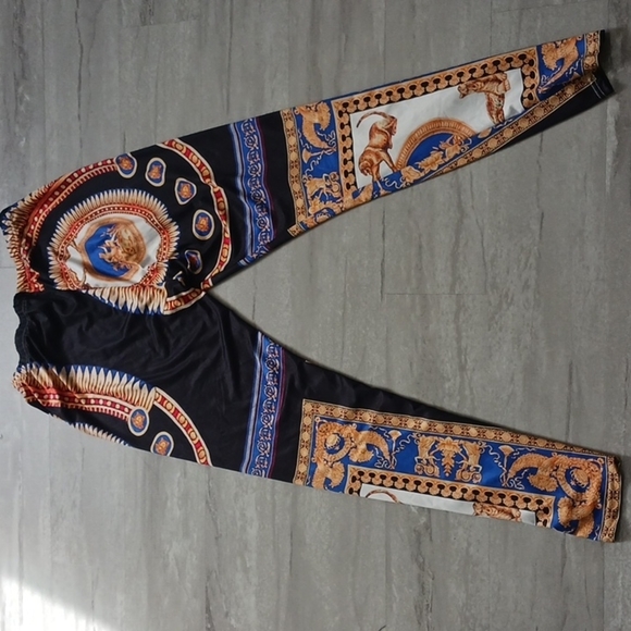 Women Pants - Women's Trendy Graphic Legging Size large.